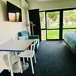 Airport Gold Star Motel
